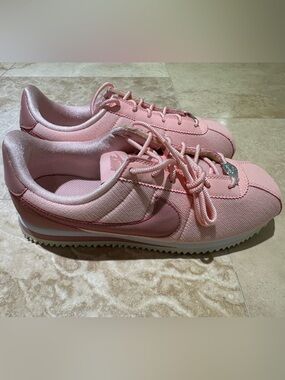 Nike Pink Cortez Basic TXT Sneakers. Size EU40/US7/UK6. NWOT.